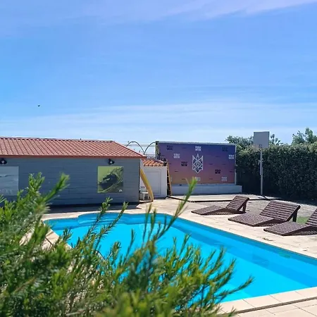 Hostal Freesurfcamp *